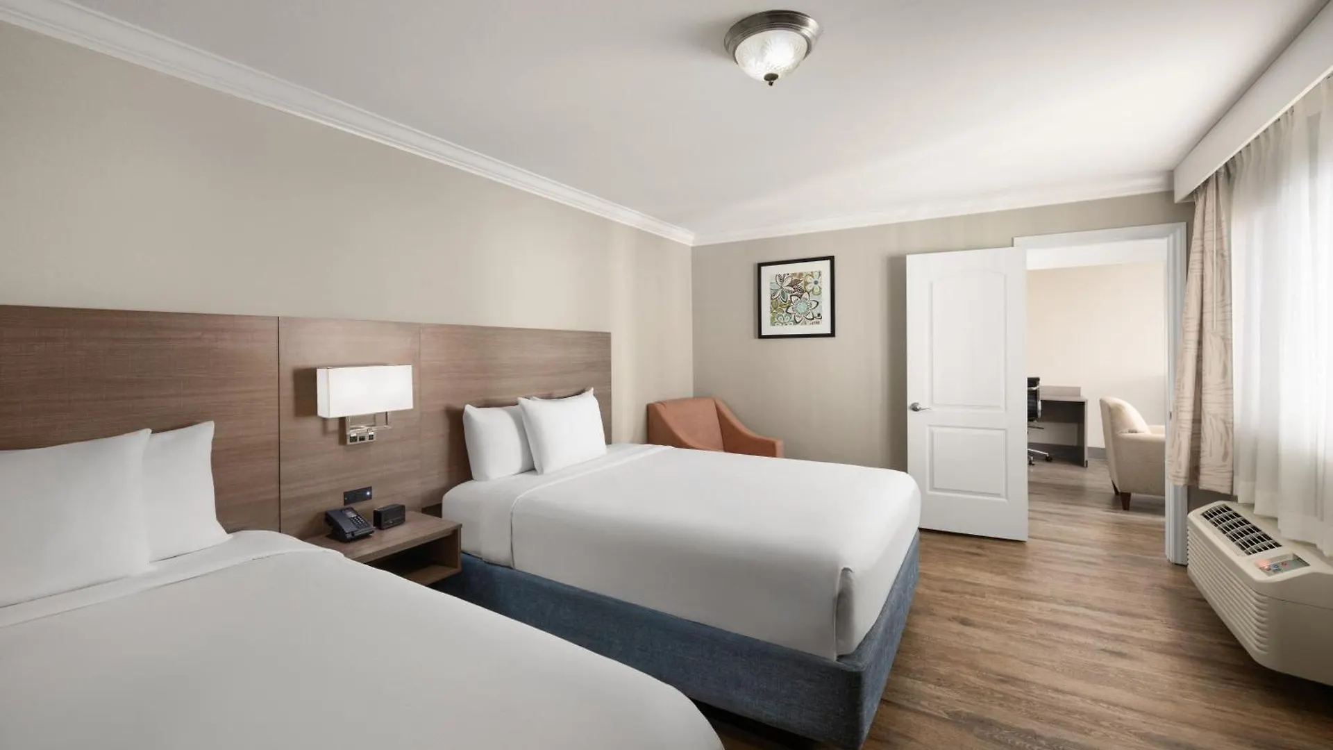 Solara Inn And Suites Anaheim 3*,