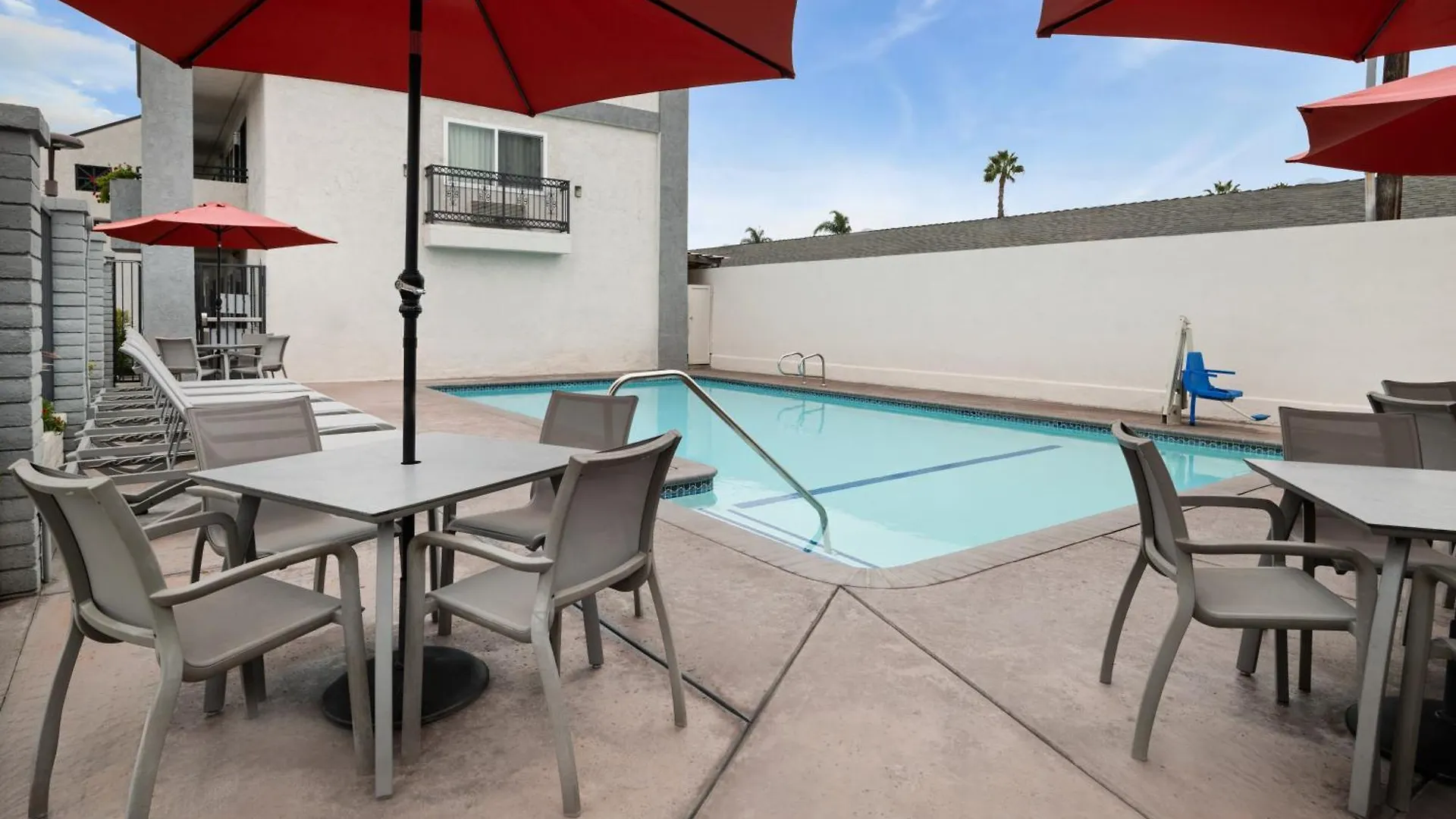 Solara Inn And Suites Anaheim Hotel