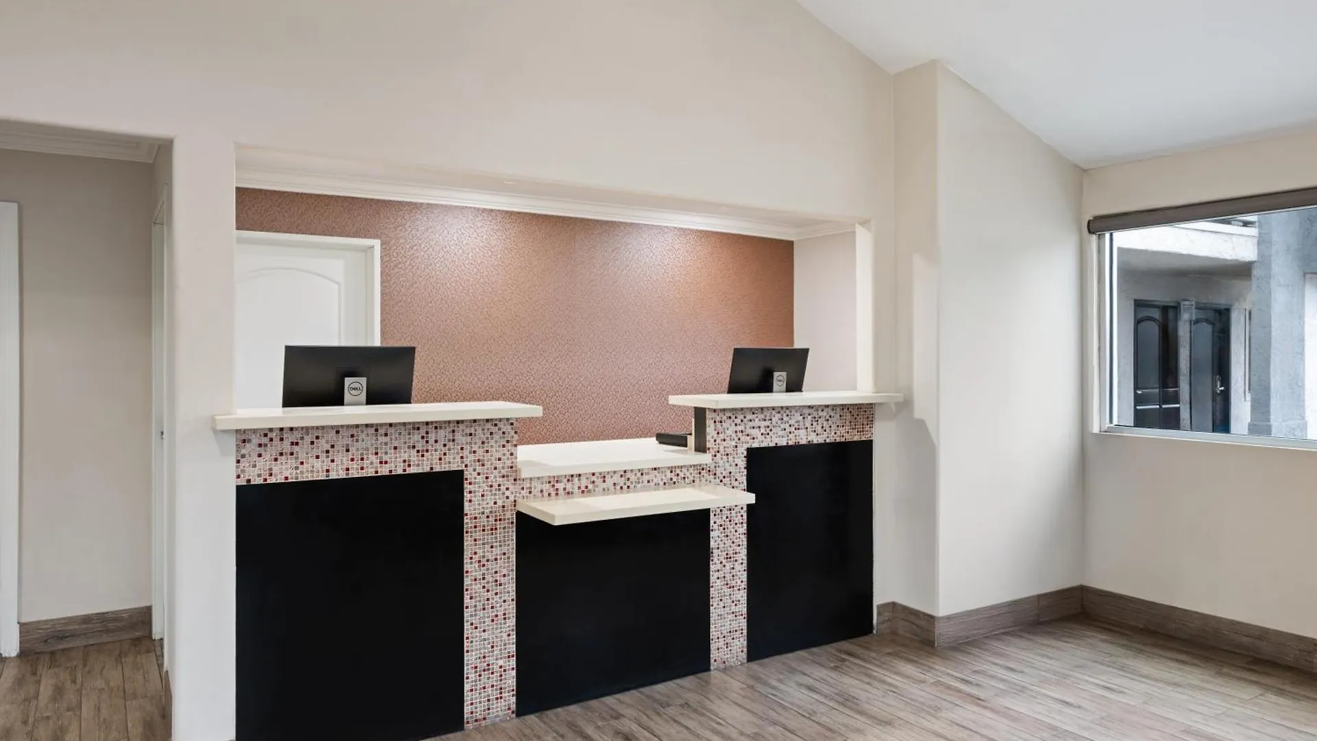 Solara Inn And Suites Anaheim Hotel